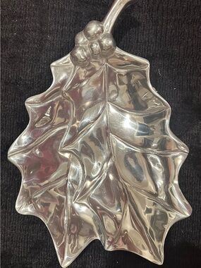 Mariposa 16 × 10 Leaf Tray 2001 
- 2.5 Ib Platter Bowl Dish